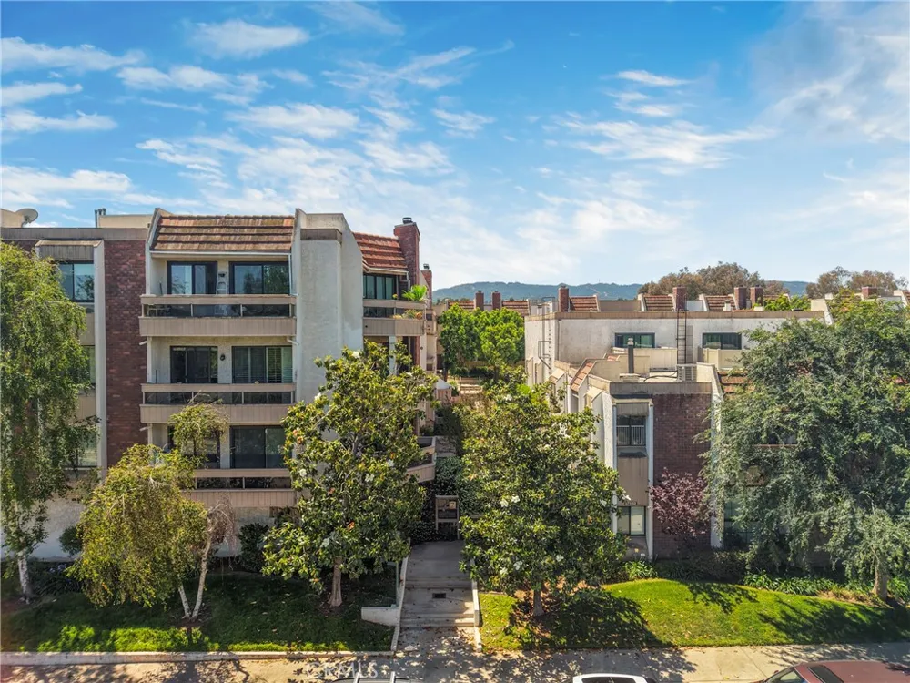 17150 Burbank #23 Encino, CA 91316