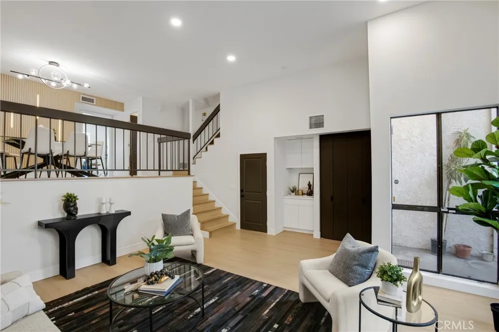 17150 Burbank #23 Encino, CA 91316