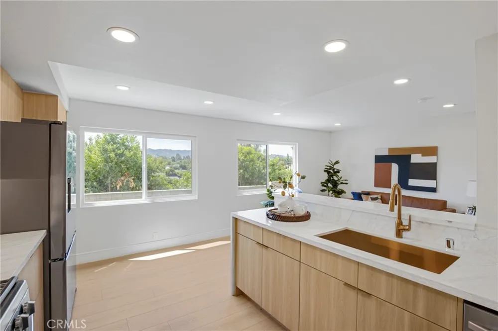 17150 Burbank #23 Encino, CA 91316