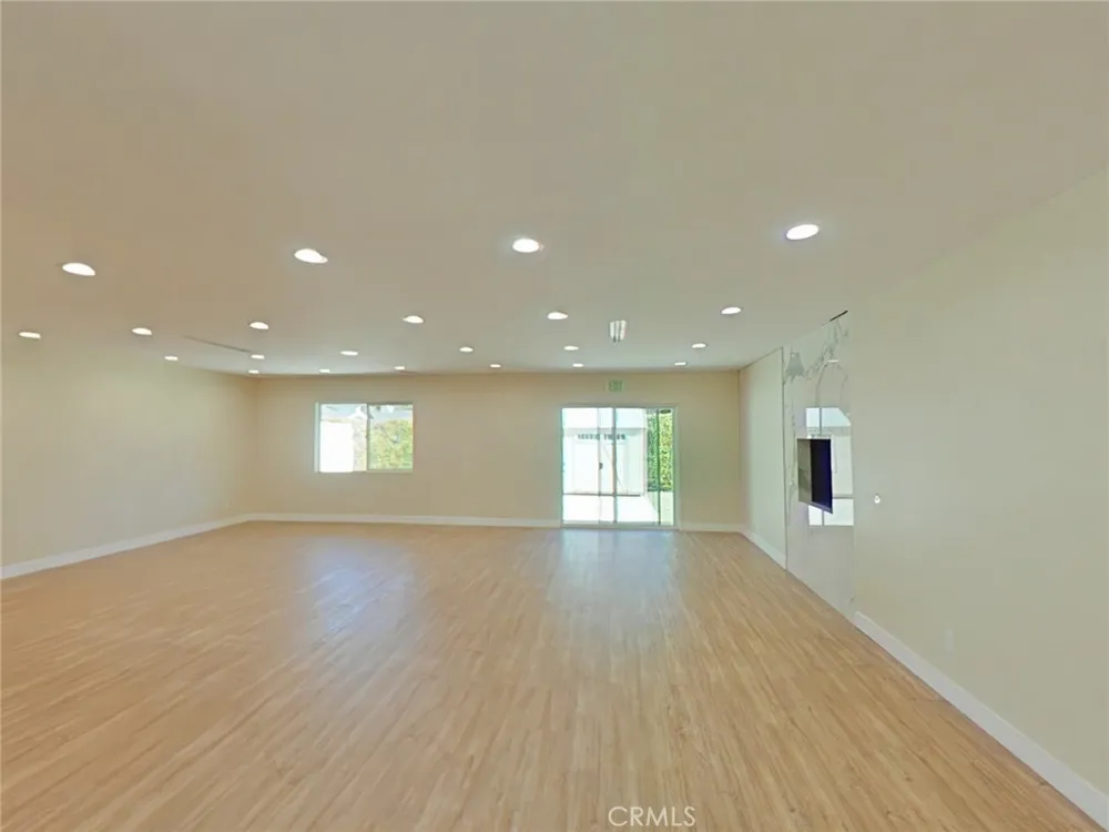 17633 Nordhoff Northridge, CA 91325