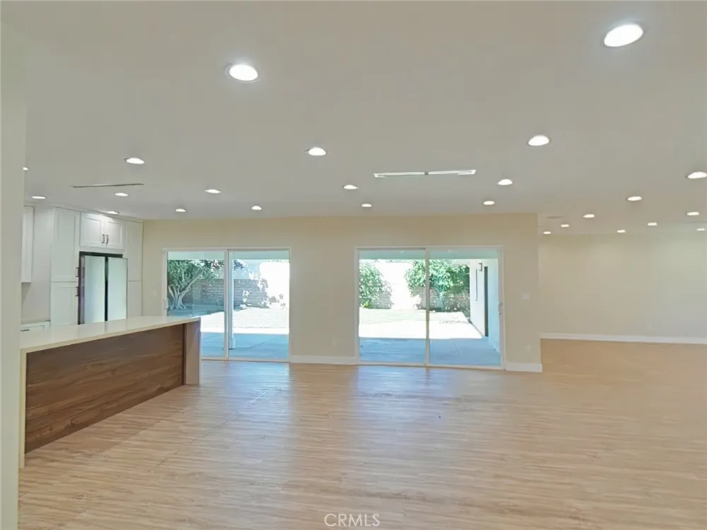 17633 Nordhoff Northridge, CA 91325