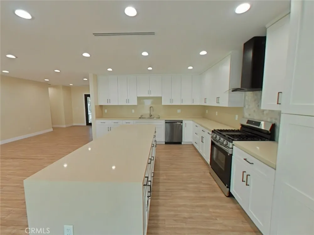 17633 Nordhoff Northridge, CA 91325