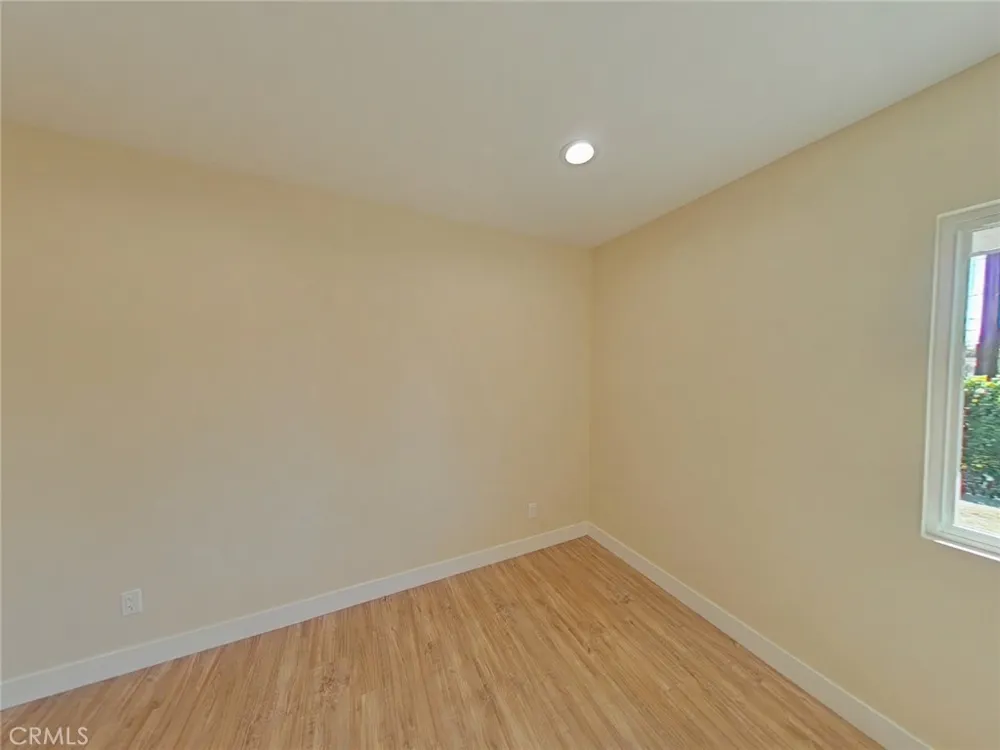 17633 Nordhoff Northridge, CA 91325