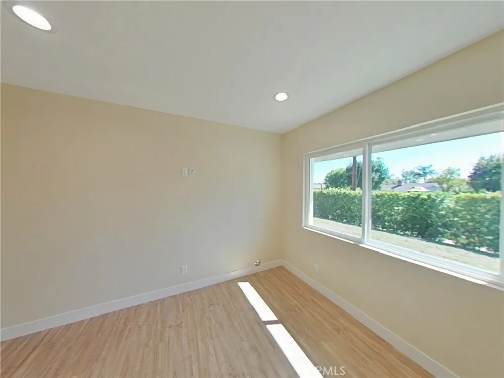 17633 Nordhoff Northridge, CA 91325