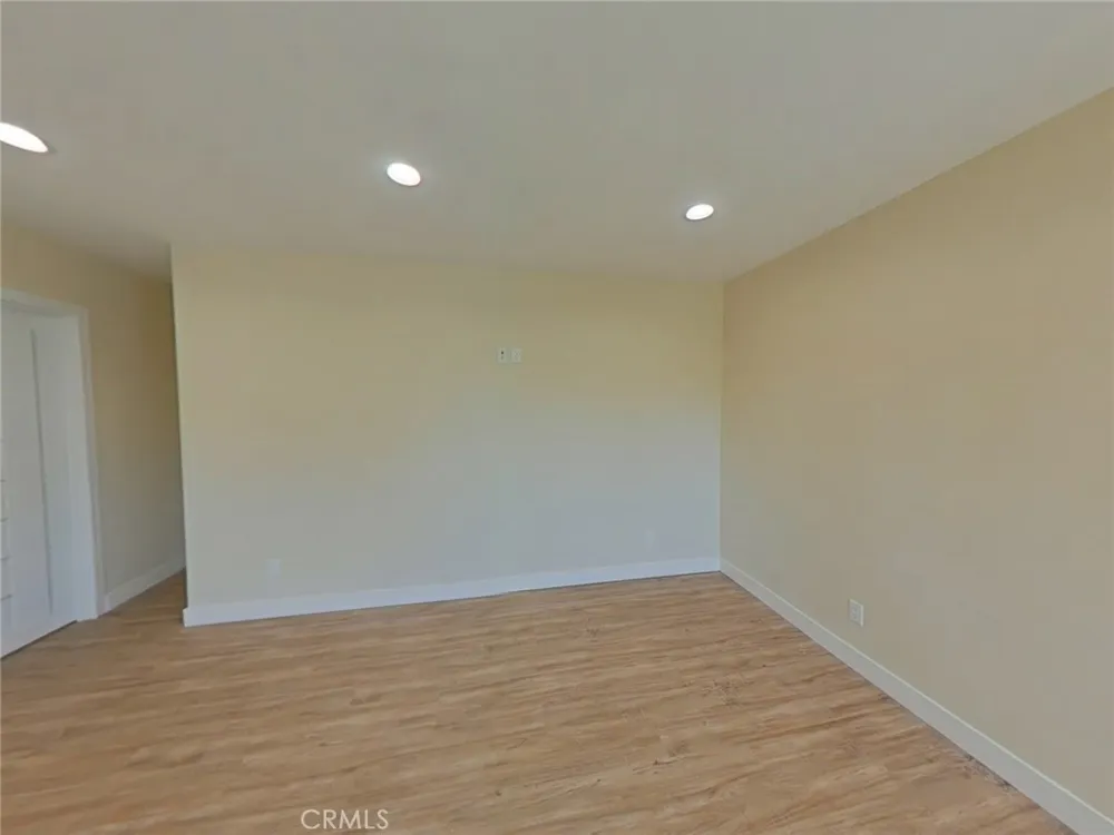 17633 Nordhoff Northridge, CA 91325