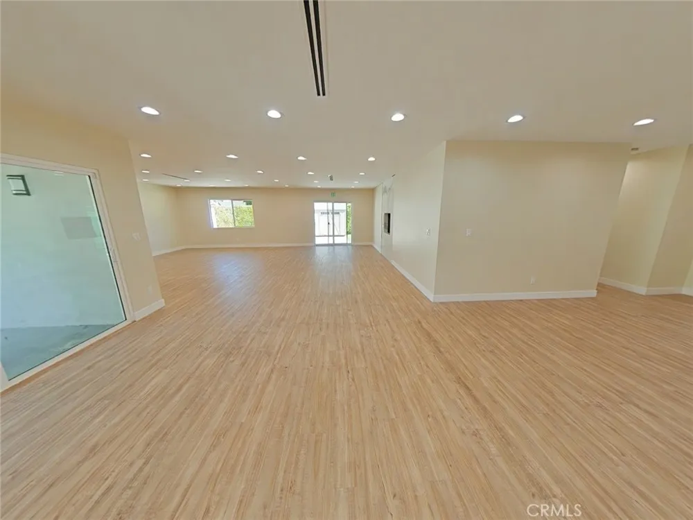 17633 Nordhoff Northridge, CA 91325