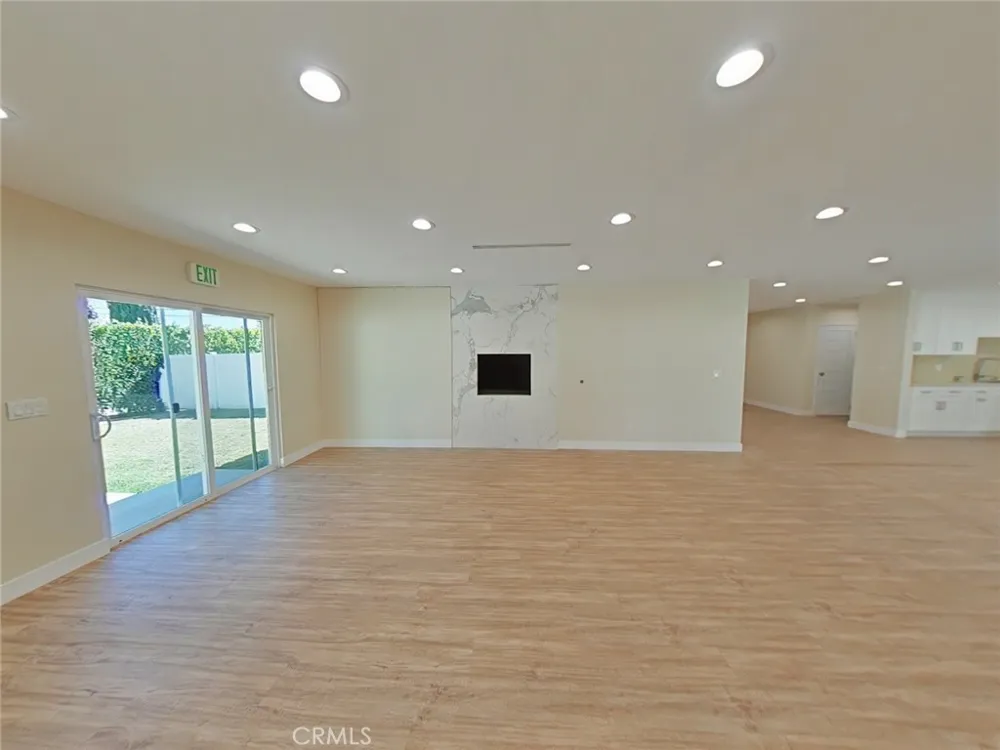 17633 Nordhoff Northridge, CA 91325