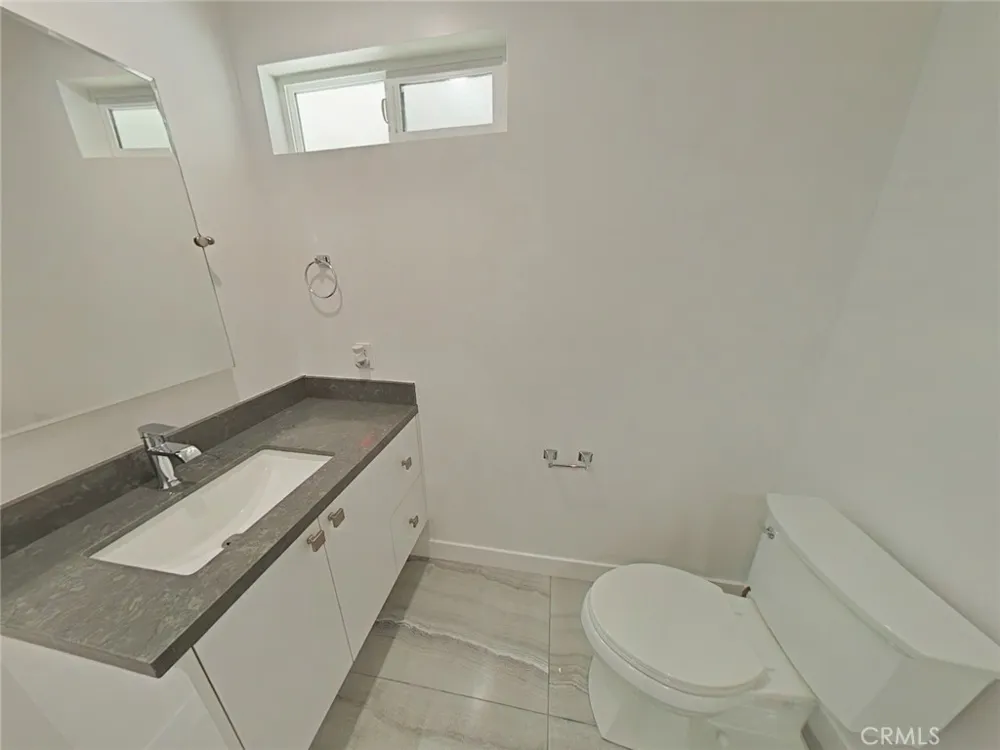 17633 Nordhoff Northridge, CA 91325
