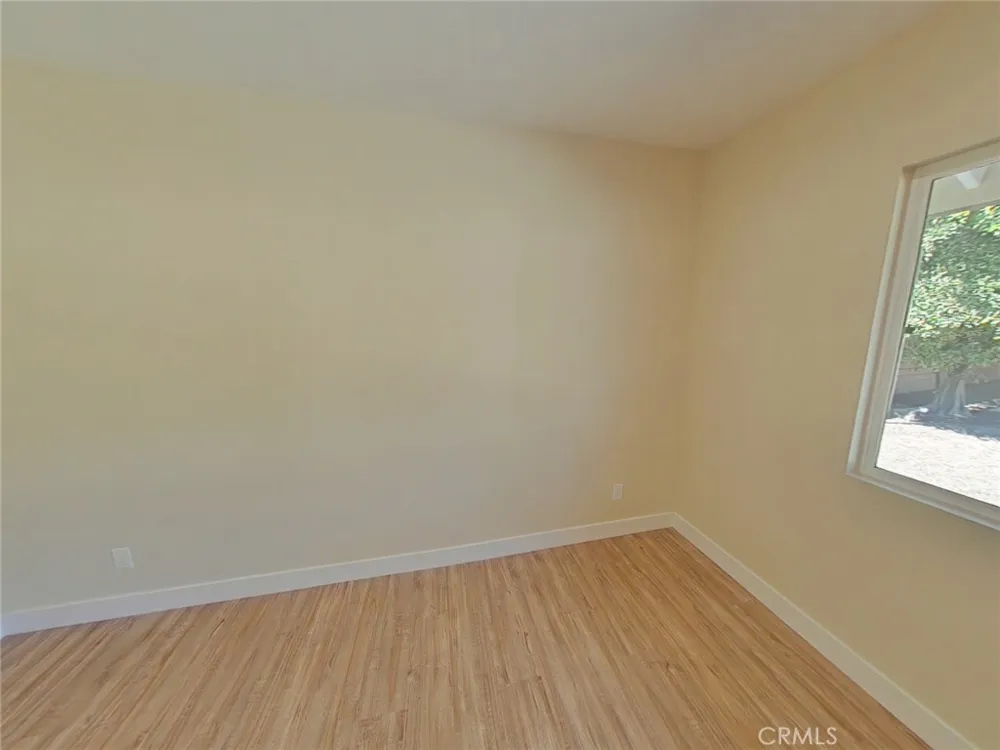17633 Nordhoff Northridge, CA 91325