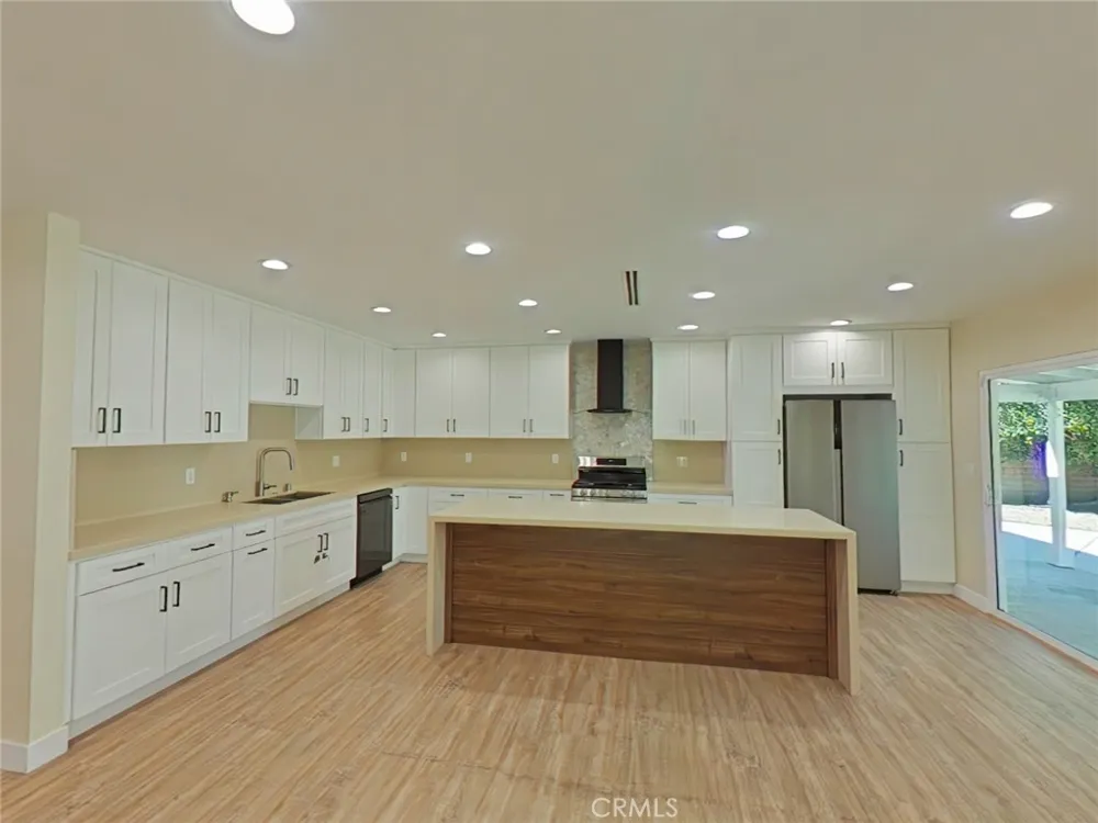 17633 Nordhoff Northridge, CA 91325