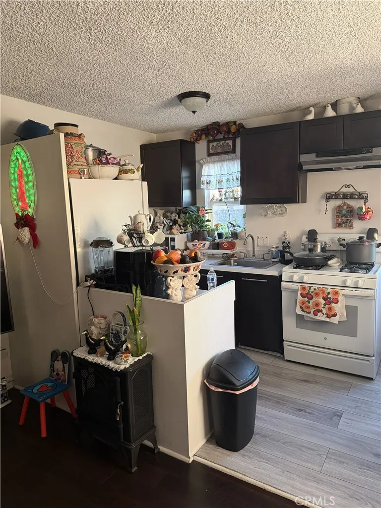12940 Prairie Ave Hawthorne, CA 90250