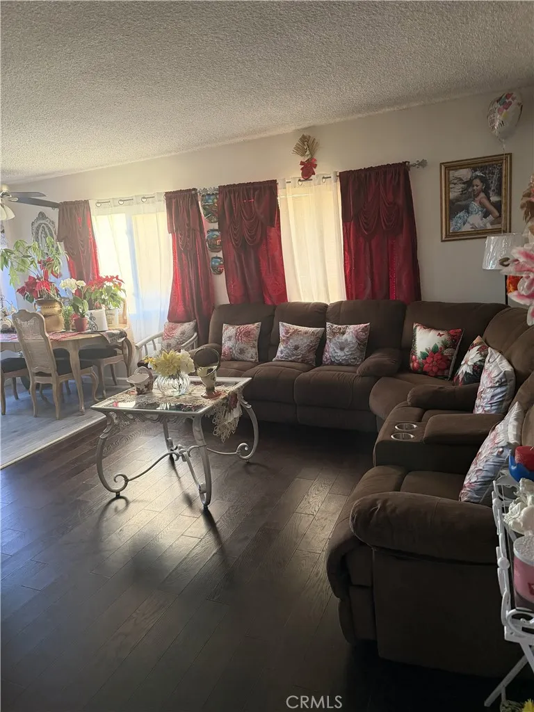 12940 Prairie Ave Hawthorne, CA 90250