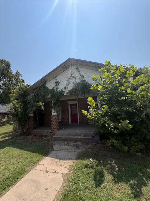 320 W 4th Street