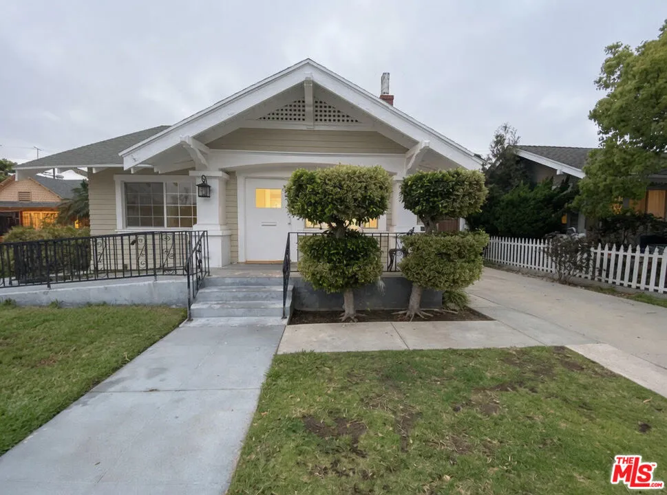 2717 E 7th Street Long Beach, CA 90804