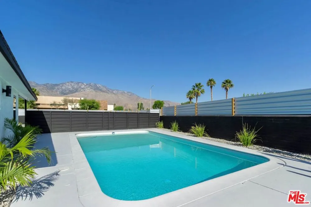 4325 E Calle De Carlos Palm Springs, CA 92264
