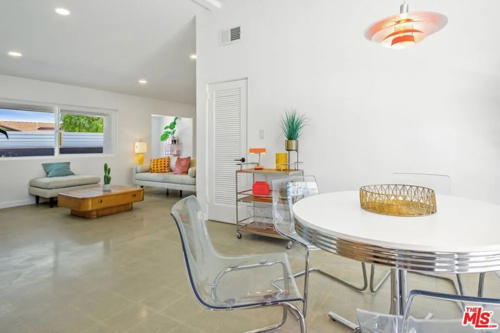 4325 E Calle De Carlos Palm Springs, CA 92264