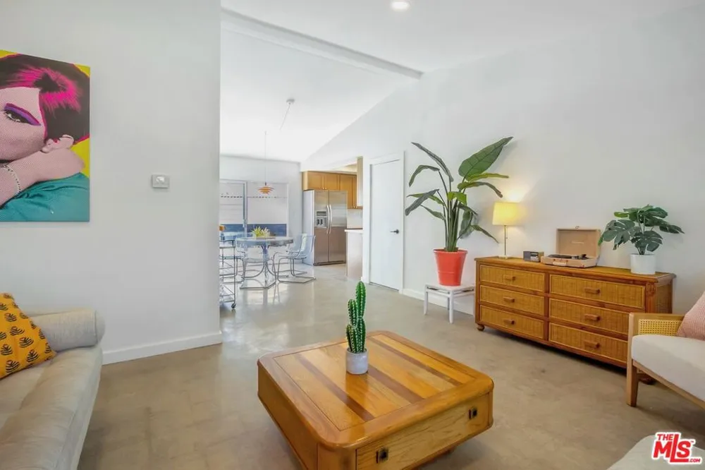 4325 E Calle De Carlos Palm Springs, CA 92264