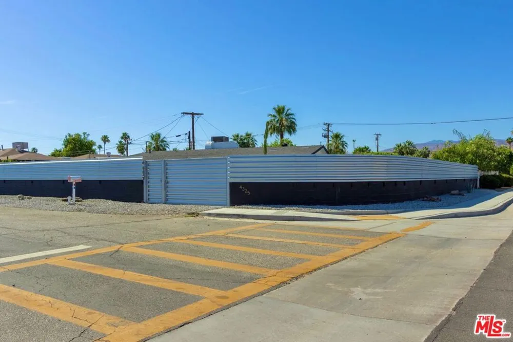 4325 E Calle De Carlos Palm Springs, CA 92264