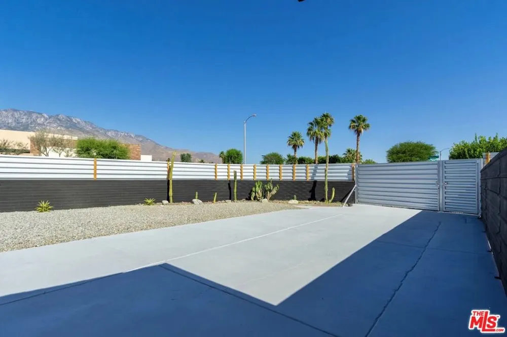 4325 E Calle De Carlos Palm Springs, CA 92264