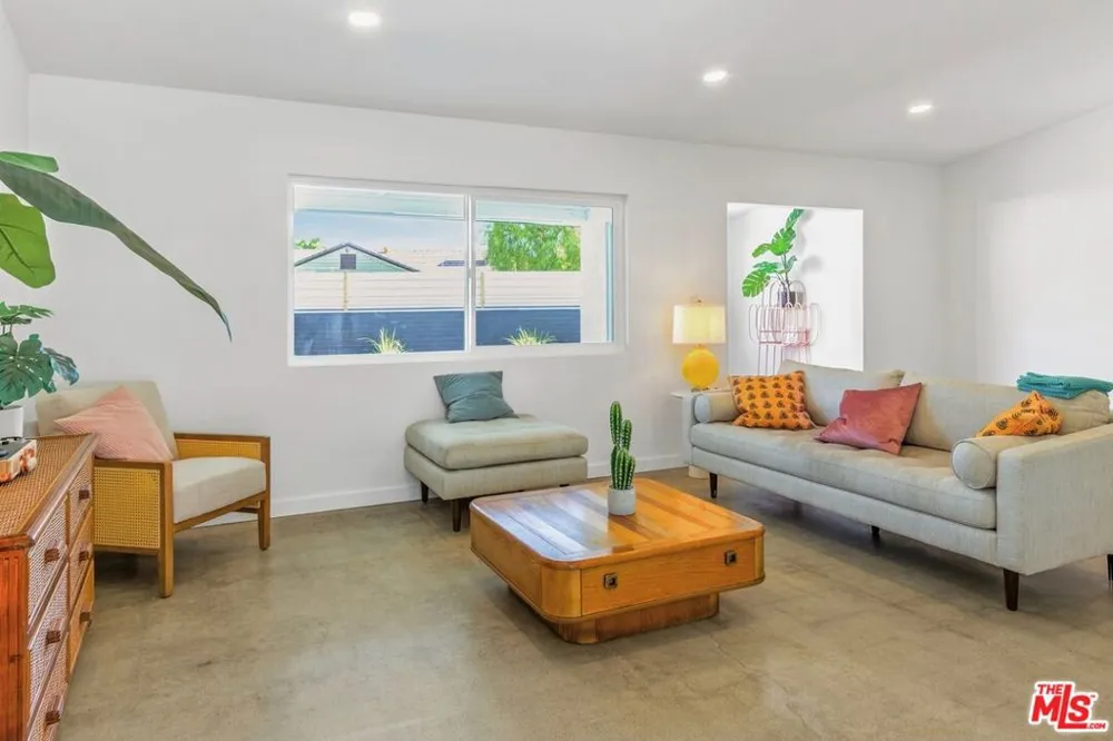 4325 E Calle De Carlos Palm Springs, CA 92264