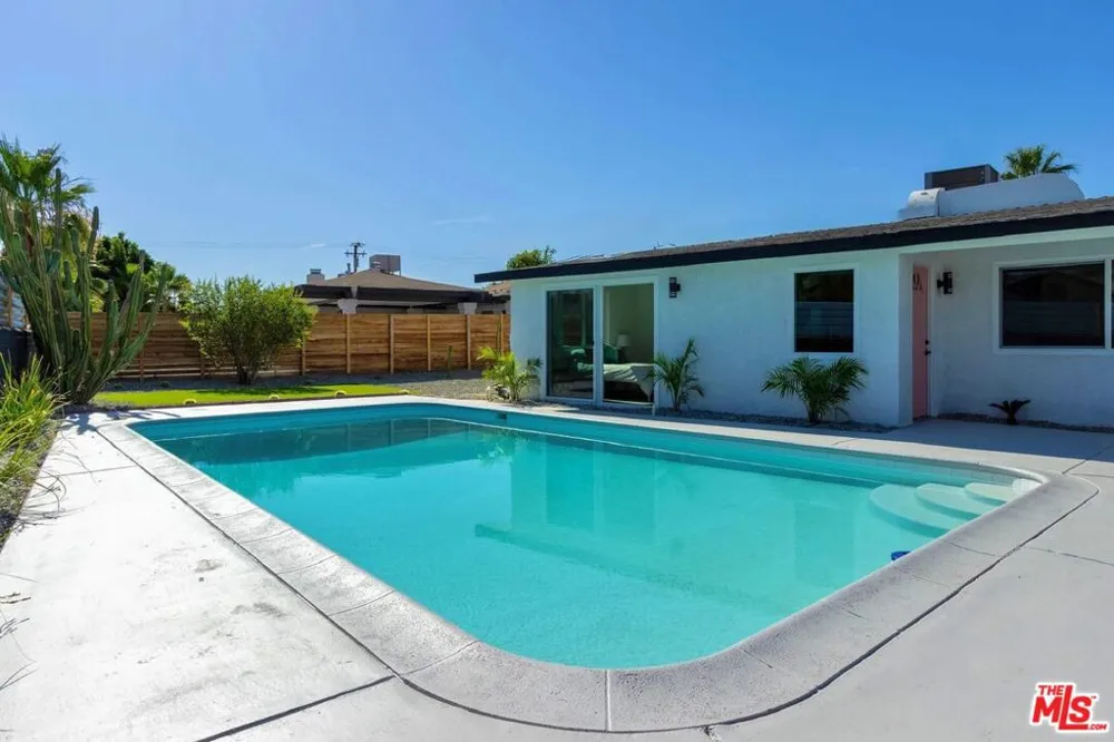 4325 E Calle De Carlos Palm Springs, CA 92264