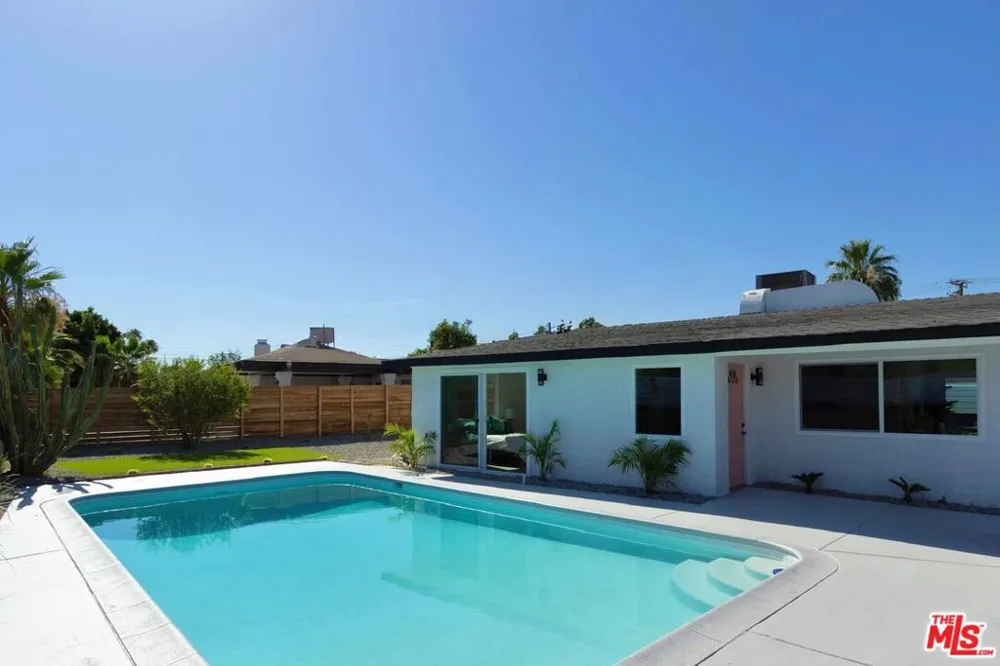 4325 E Calle De Carlos Palm Springs, CA 92264