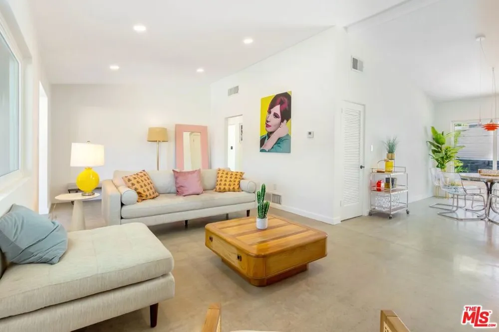 4325 E Calle De Carlos Palm Springs, CA 92264
