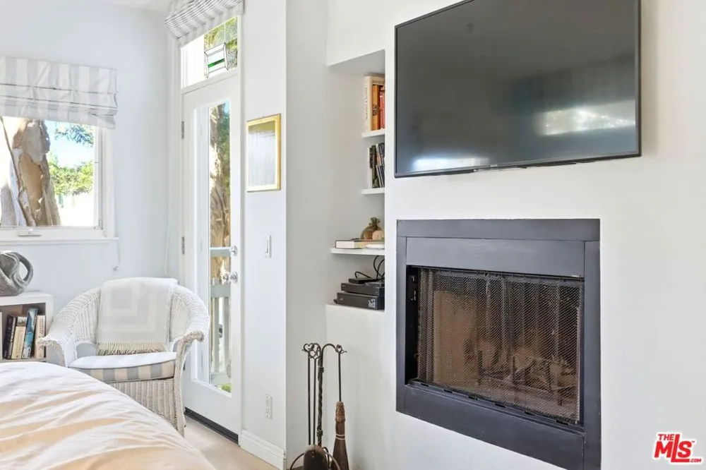 2115 3rd Street #102 Santa Monica, CA 90405