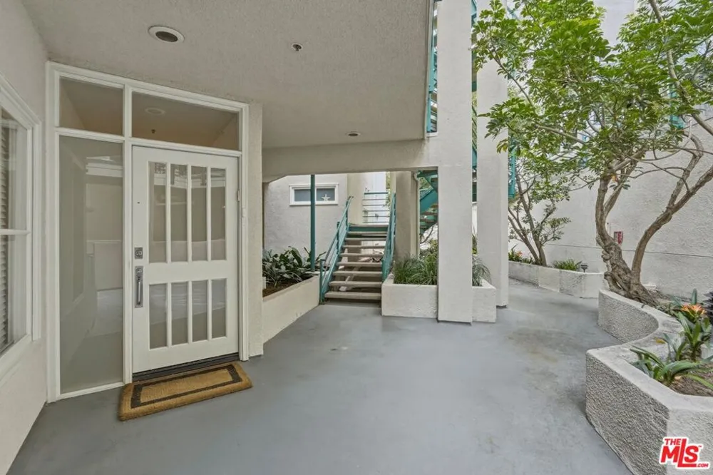 2115 3rd Street #102 Santa Monica, CA 90405