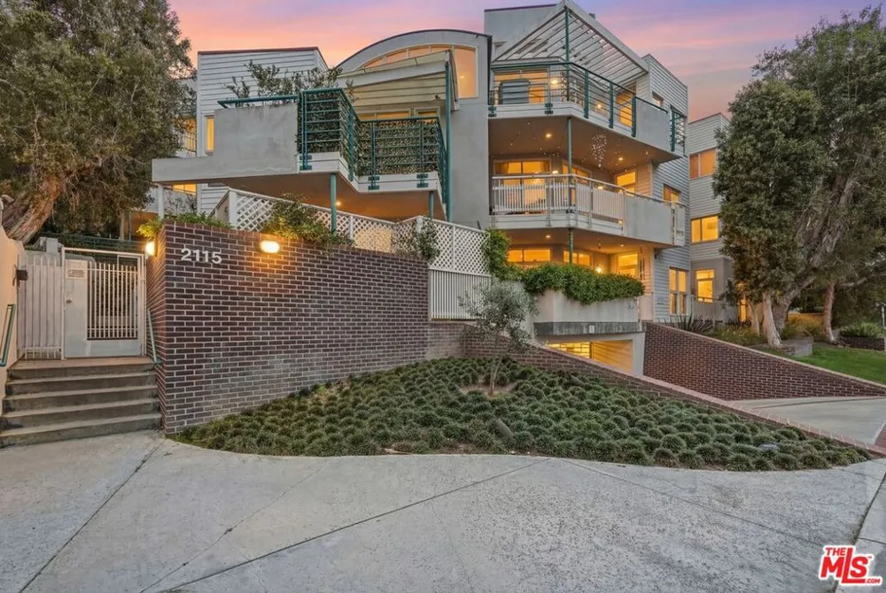 2115 3rd Street #102 Santa Monica, CA 90405