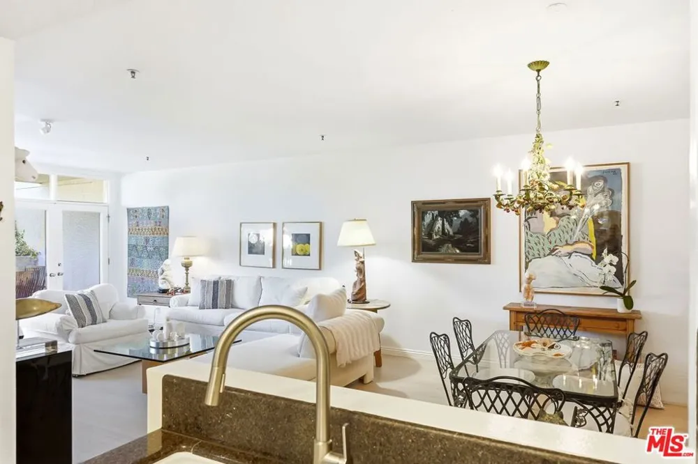 2115 3rd Street #102 Santa Monica, CA 90405