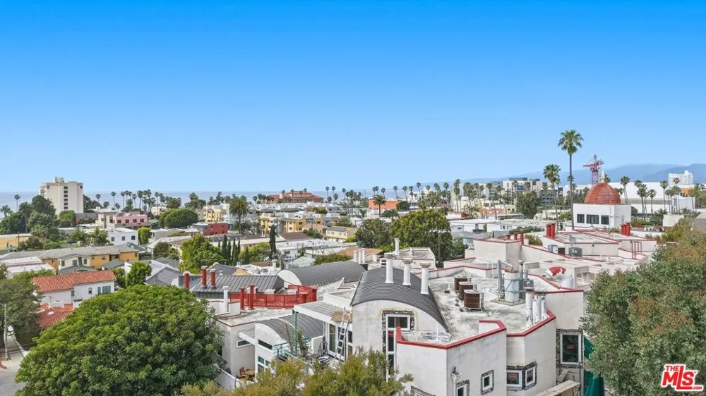2115 3rd Street #102 Santa Monica, CA 90405