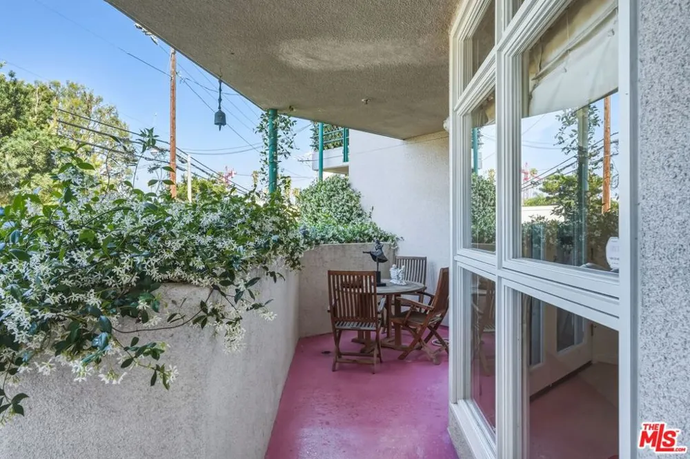 2115 3rd Street #102 Santa Monica, CA 90405