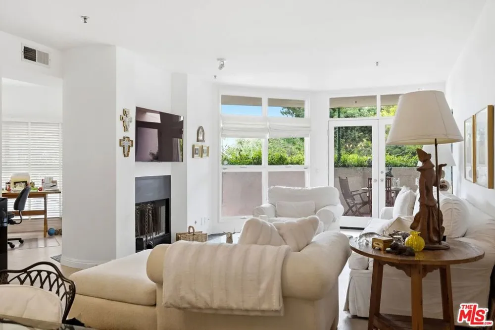 2115 3rd Street #102 Santa Monica, CA 90405