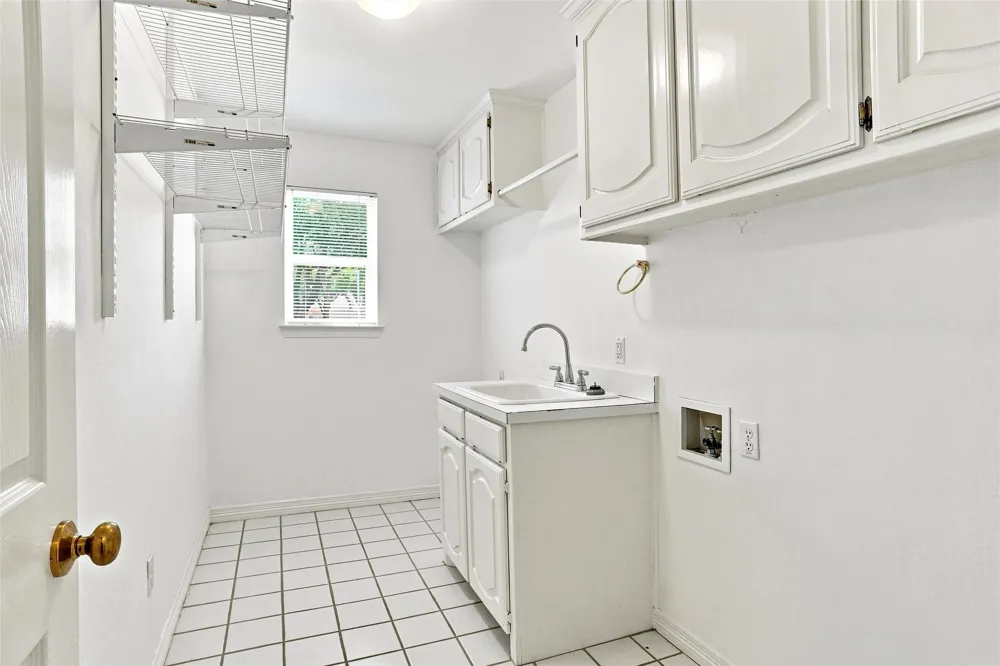 1605 Green Tree Drive Hurst, TX 76054