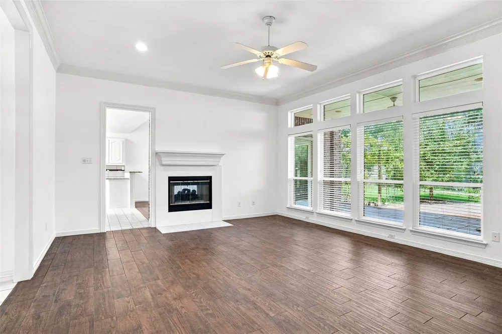 1605 Green Tree Drive Hurst, TX 76054