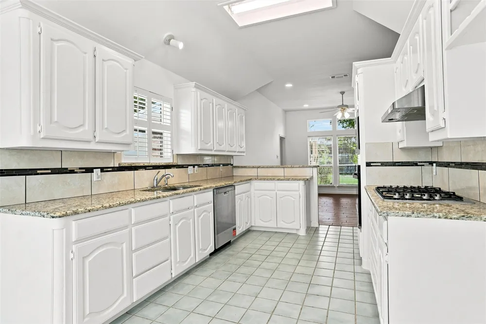 1605 Green Tree Drive Hurst, TX 76054