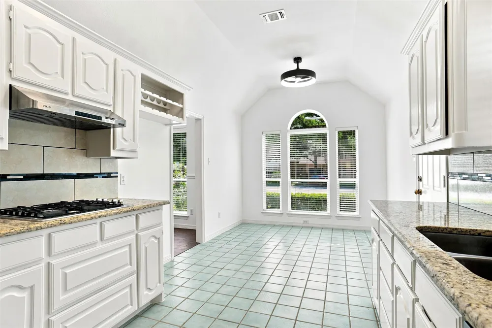 1605 Green Tree Drive Hurst, TX 76054