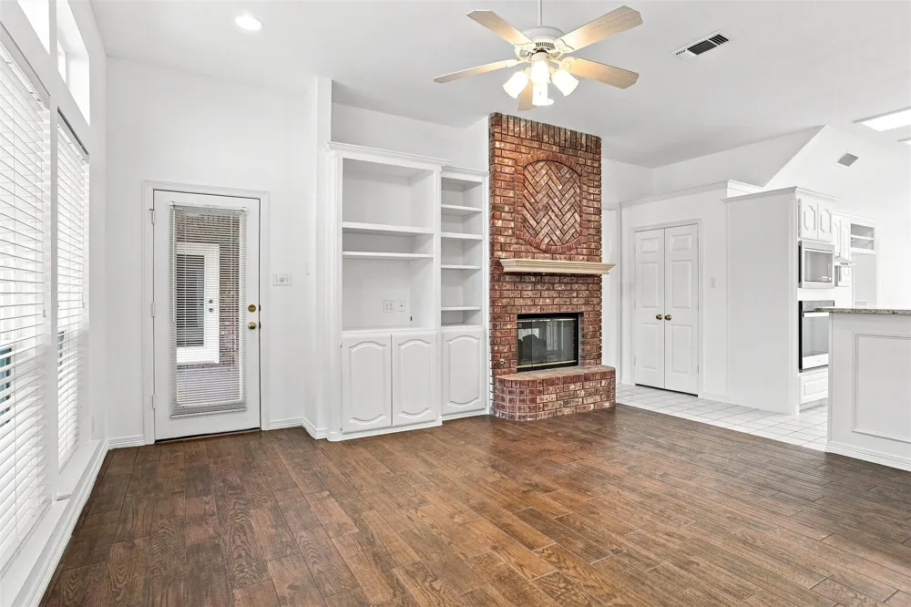 1605 Green Tree Drive Hurst, TX 76054
