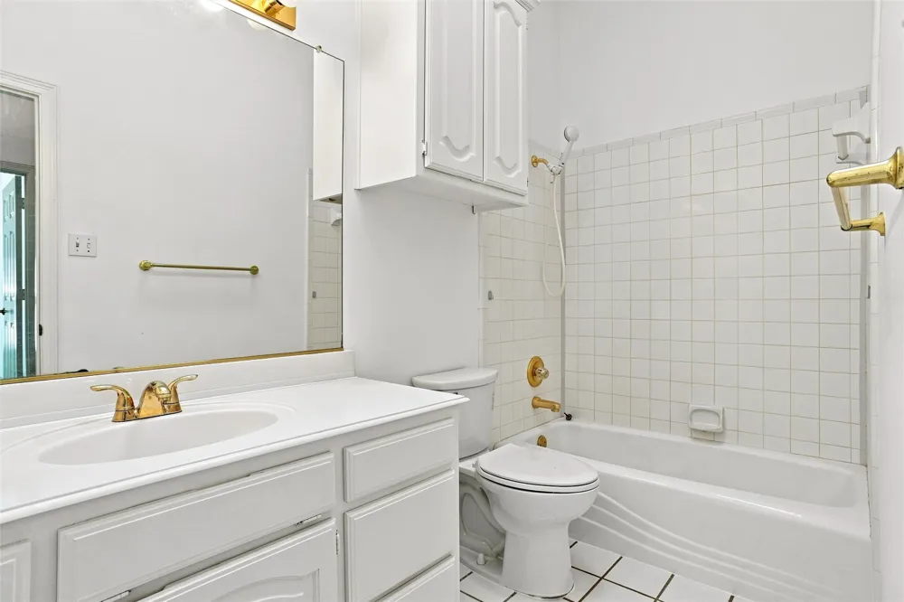 1605 Green Tree Drive Hurst, TX 76054
