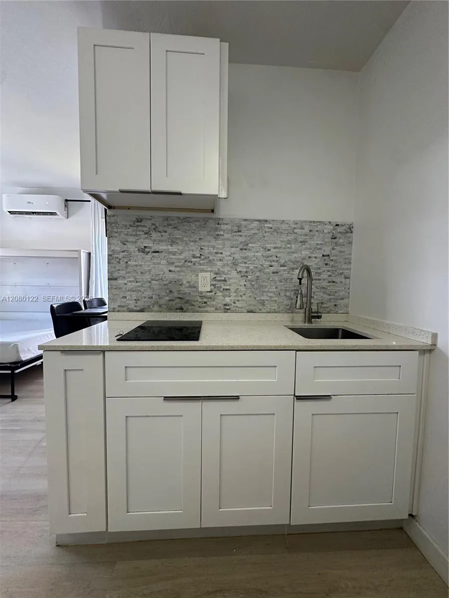 415 75th St #2A Miami Beach, FL 33141