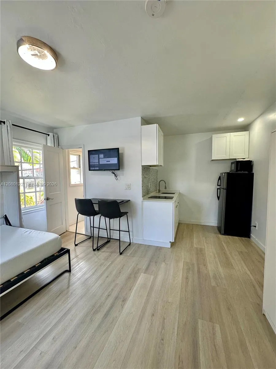 415 75th St #2A Miami Beach, FL 33141