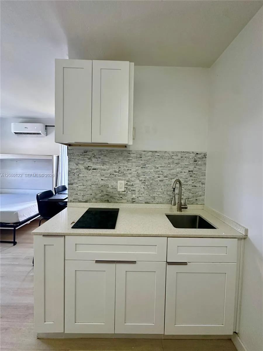 415 75th St #2A Miami Beach, FL 33141