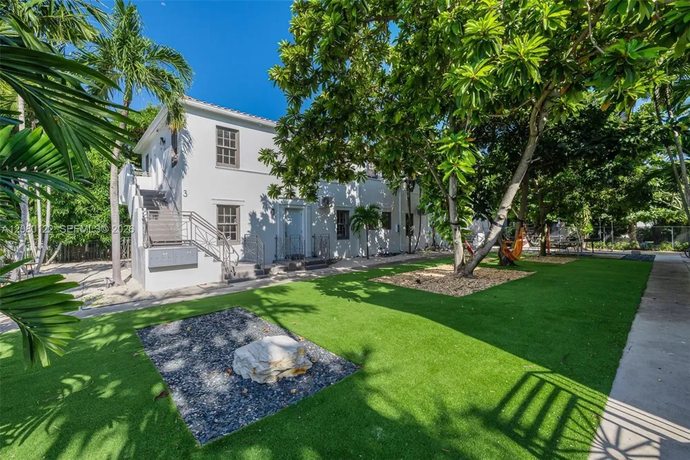 415 75th St #2A Miami Beach, FL 33141
