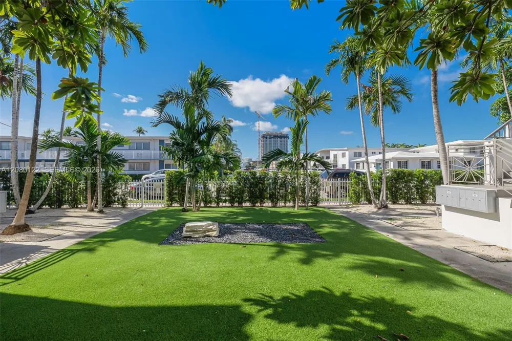 415 75th St #2A Miami Beach, FL 33141