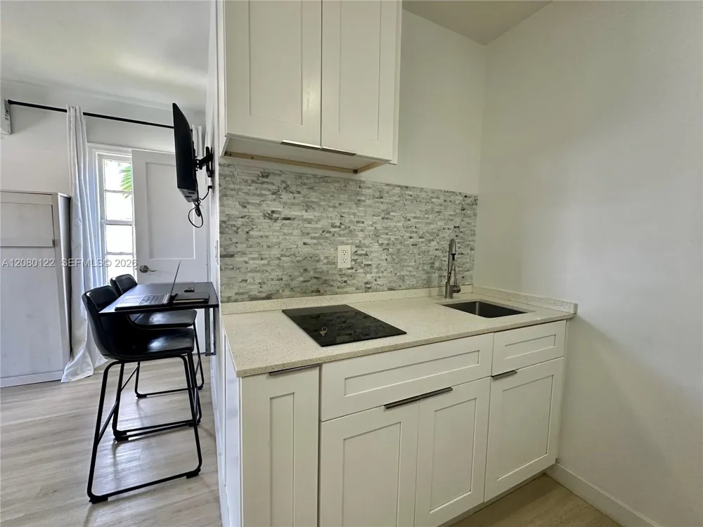 415 75th St #2A Miami Beach, FL 33141