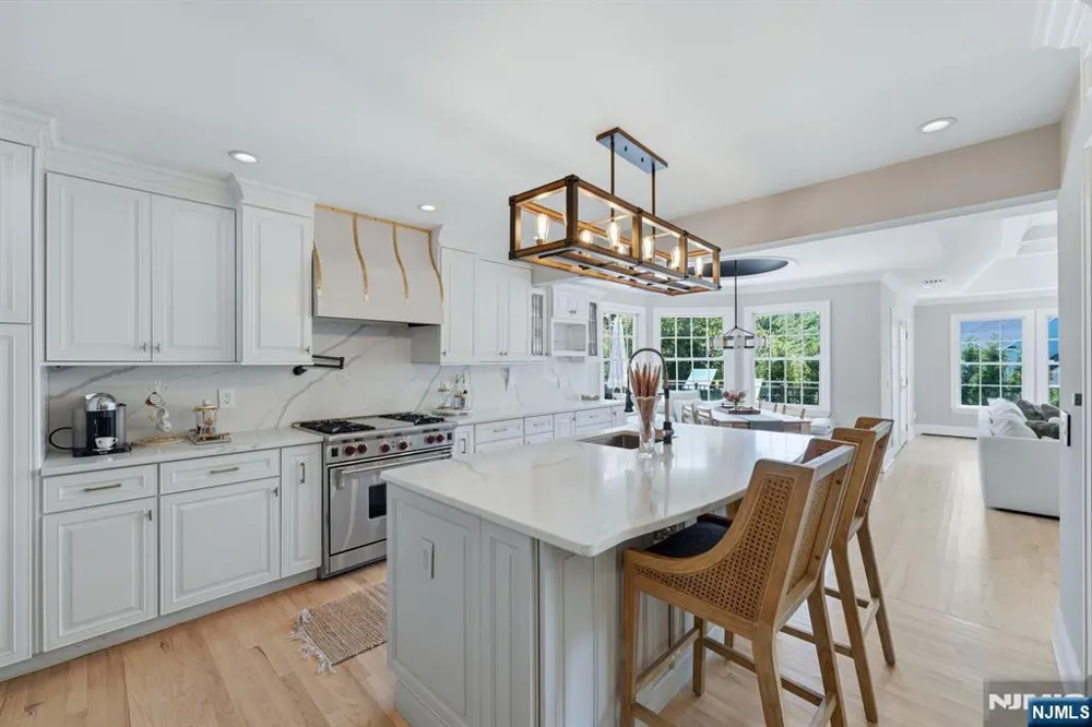 6 Dahl Drive Montville Township, NJ 07045