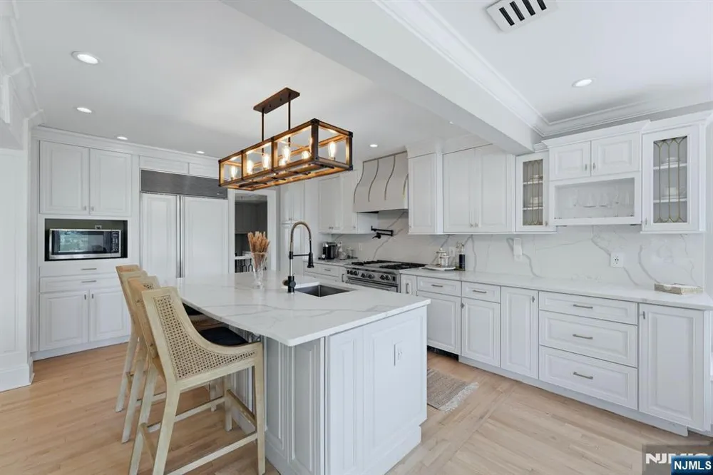 6 Dahl Drive Montville Township, NJ 07045