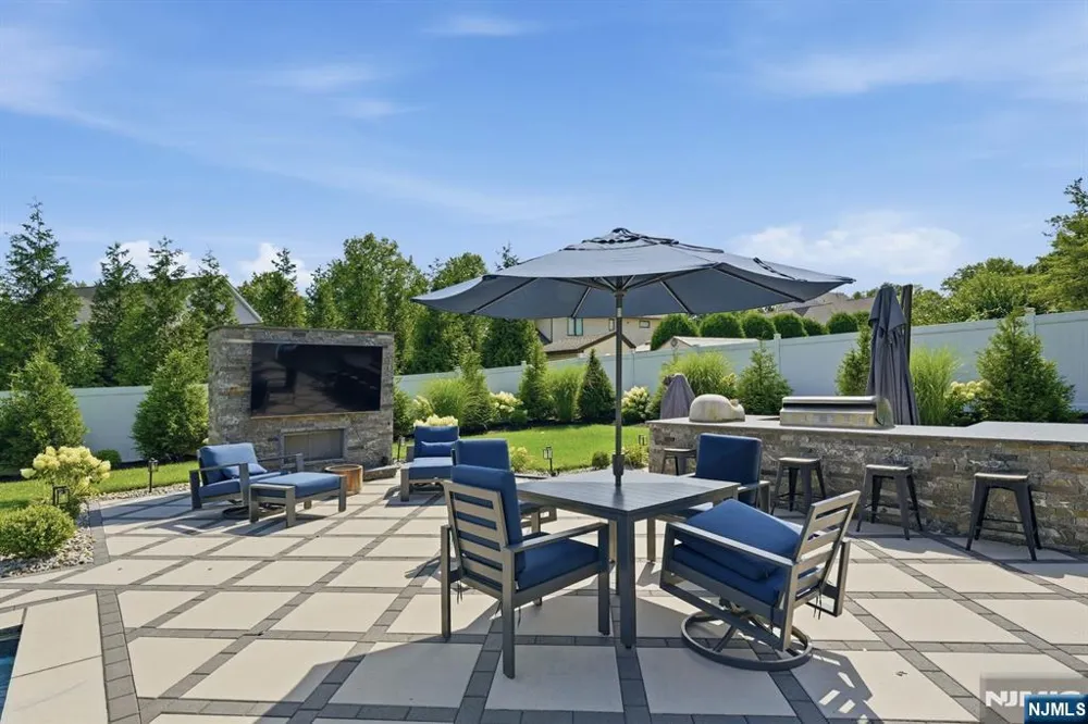 6 Dahl Drive Montville Township, NJ 07045