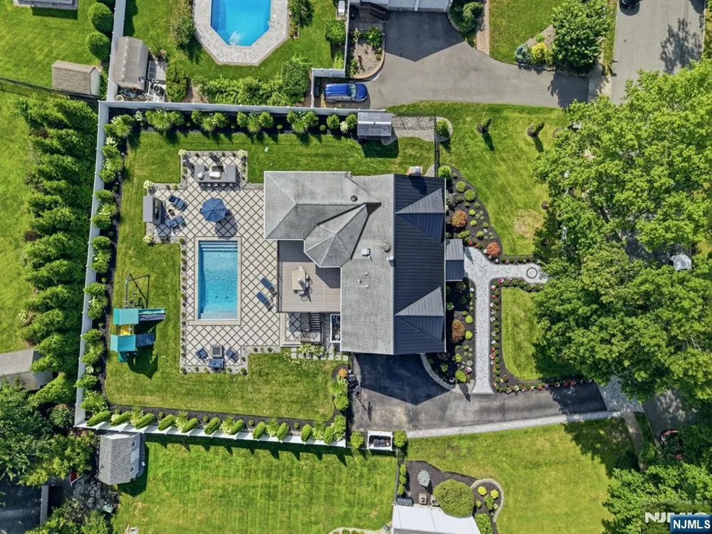6 Dahl Drive Montville Township, NJ 07045